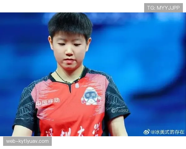 孙颖莎一天喝三杯冰美式，训练完直接睡地板